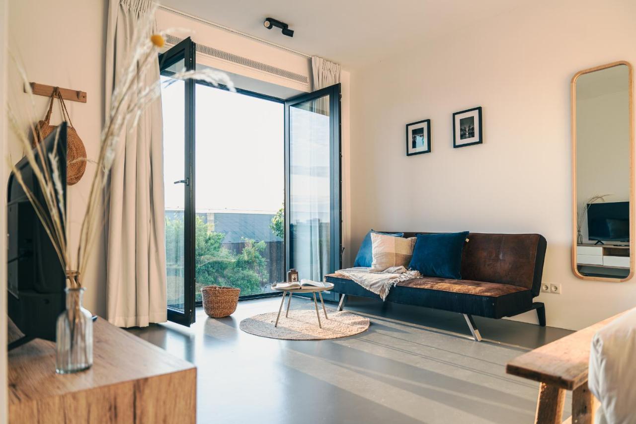 Bright & Stylish Boutique Studio 45M2 With Amazing Sunset Views *